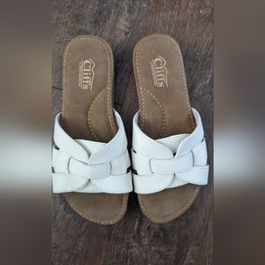 Cliffs by White Mountain Size 7 white and Tan sandals